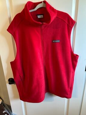Columbia Red Sleeveless Fleece Vest
#0037